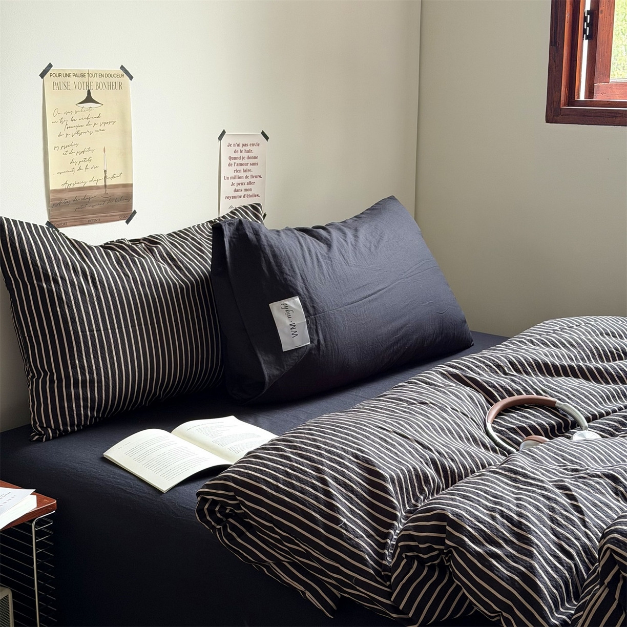 91家纺网 家纺一手货源 找家纺 拾一 2026新款条纹简约中古木棉水洗棉四件套 慵懒条-黑