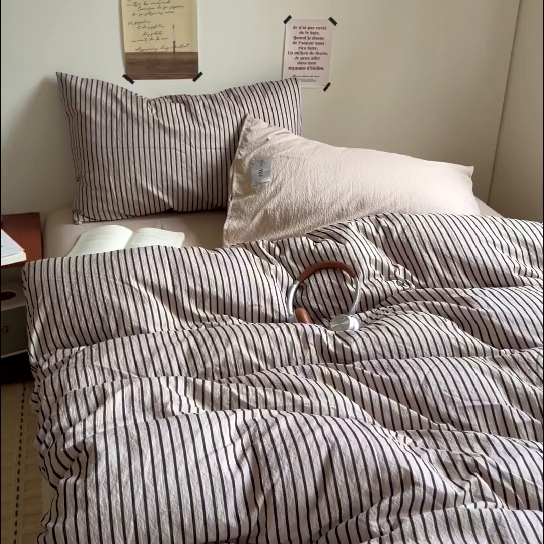 91家纺网 家纺一手货源 找家纺 拾一 2026新款条纹简约中古木棉水洗棉四件套 慵懒条-灰