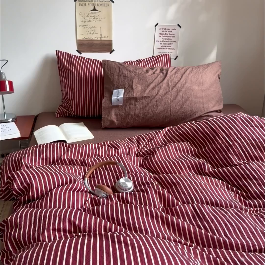 91家纺网 家纺一手货源 找家纺 拾一 2026新款条纹简约中古木棉水洗棉四件套 慵懒条-红