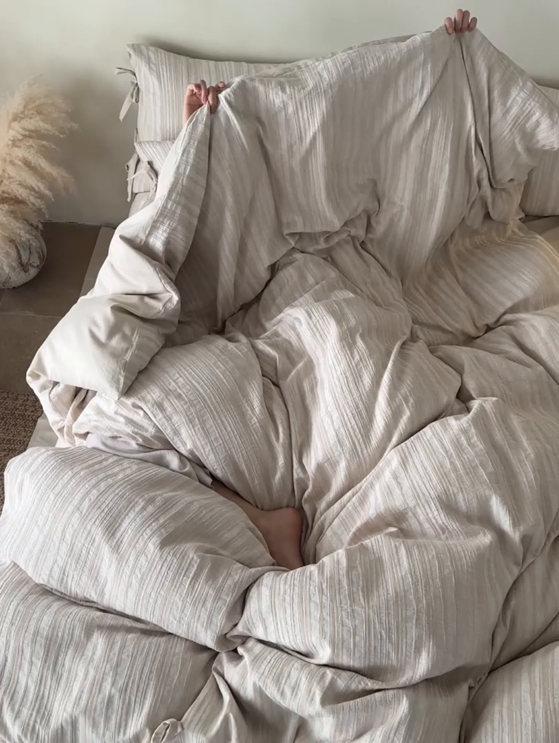 91家纺网 家纺一手货源 找家纺 宜代光年 2026新款亚麻大提花贡缎磨毛四件套系列 侘寂风花型系列 素简