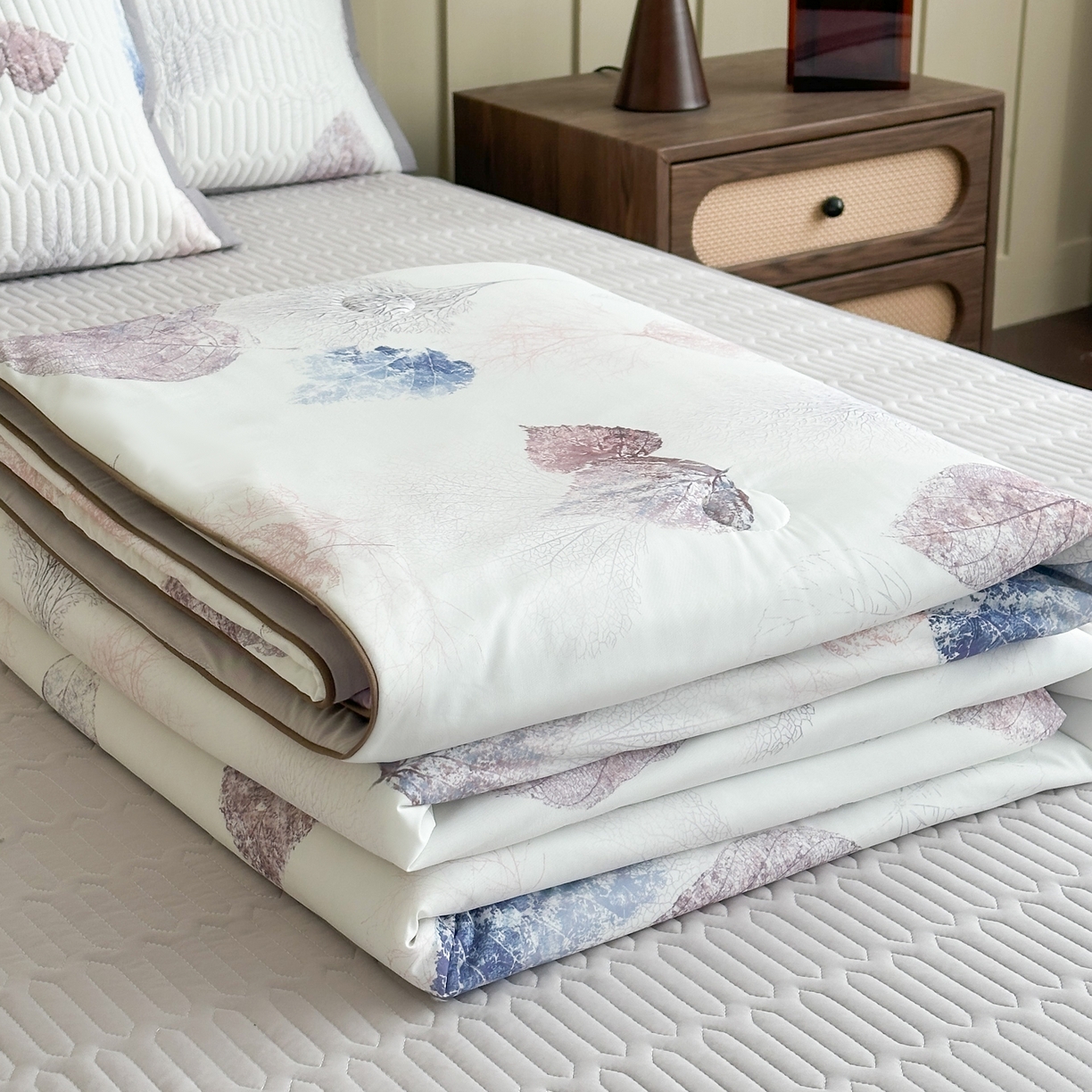 91家纺网 家纺一手货源 找家纺 （总）幸嘉轩 2026新款凉感丝夏被床盖四件套拼色夏凉被空调被