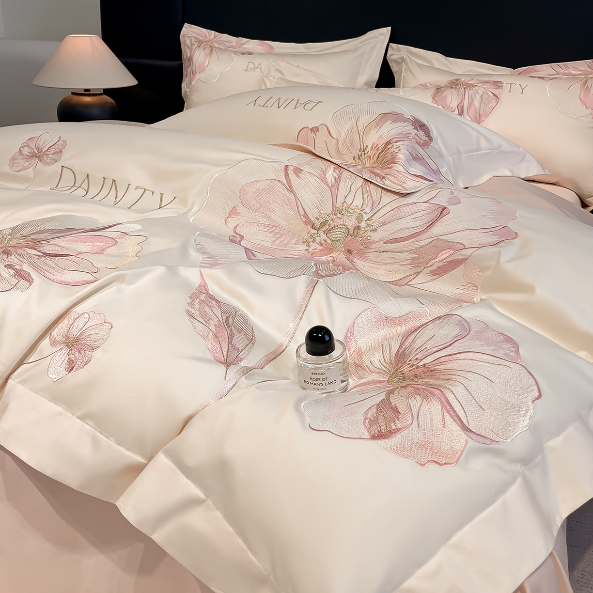 91家纺网 家纺一手货源 找家纺 （总）置顶家纺 2026新款春夏亲肤刺绣艾媞系列四件套