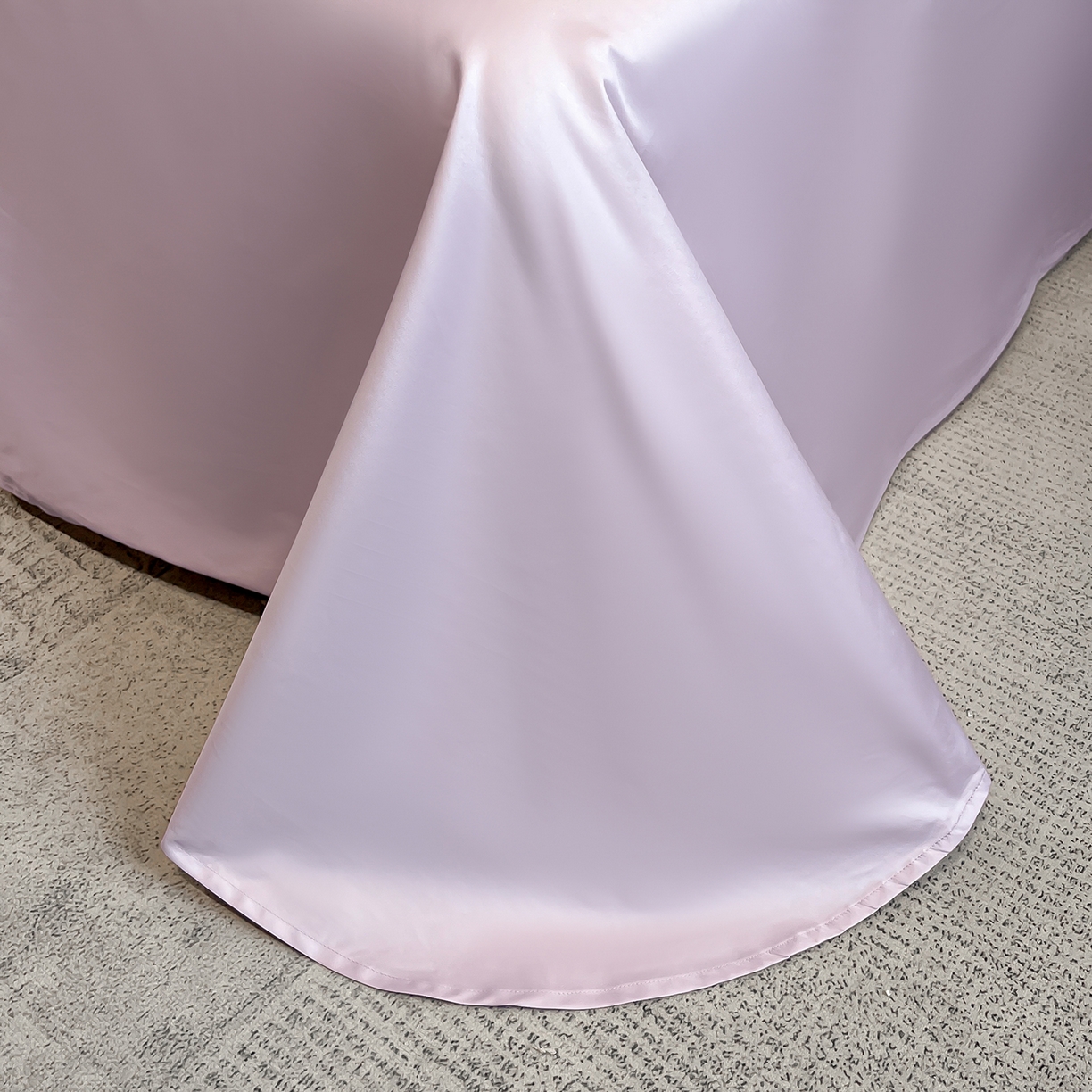 91家纺网 家纺一手货源 找家纺 置顶家纺 2026新款春夏亲肤刺绣艾媞系列四件套 艾媞-白+香芋紫