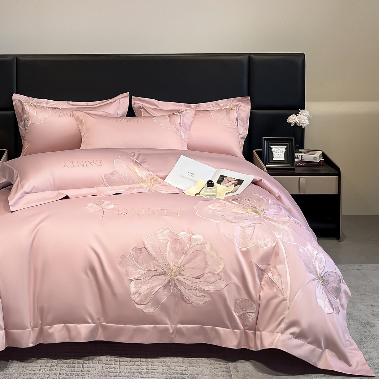 91家纺网 家纺一手货源 找家纺 置顶家纺 2026新款春夏亲肤刺绣艾媞系列四件套 艾媞-豆沙