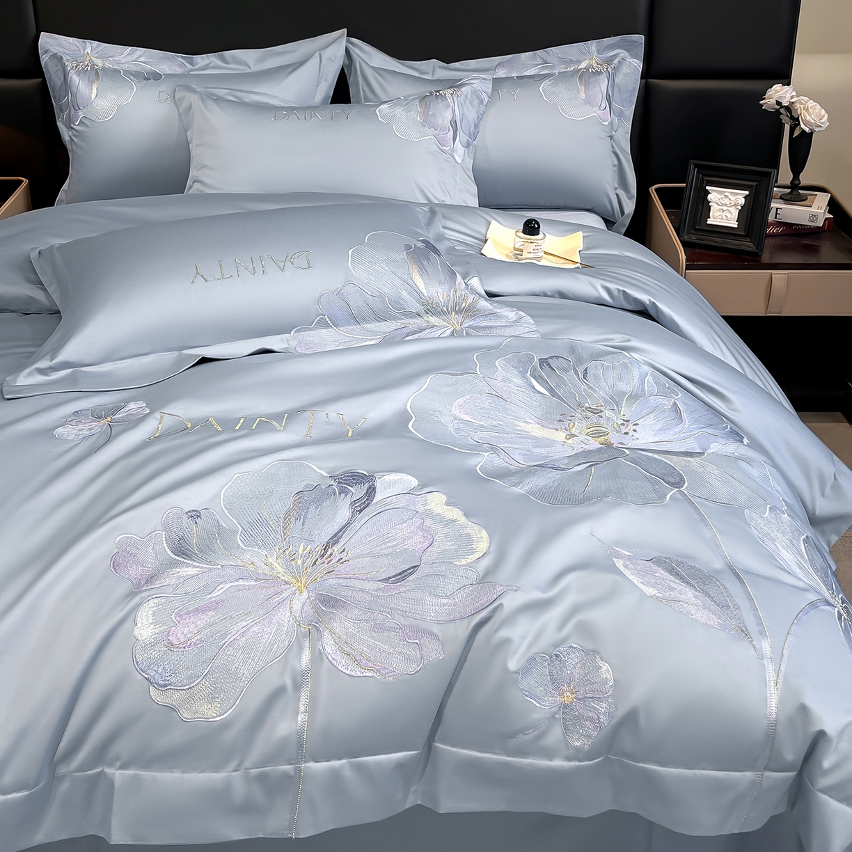 91家纺网 家纺一手货源 找家纺 置顶家纺 2026新款春夏亲肤刺绣艾媞系列四件套 艾媞-蓝