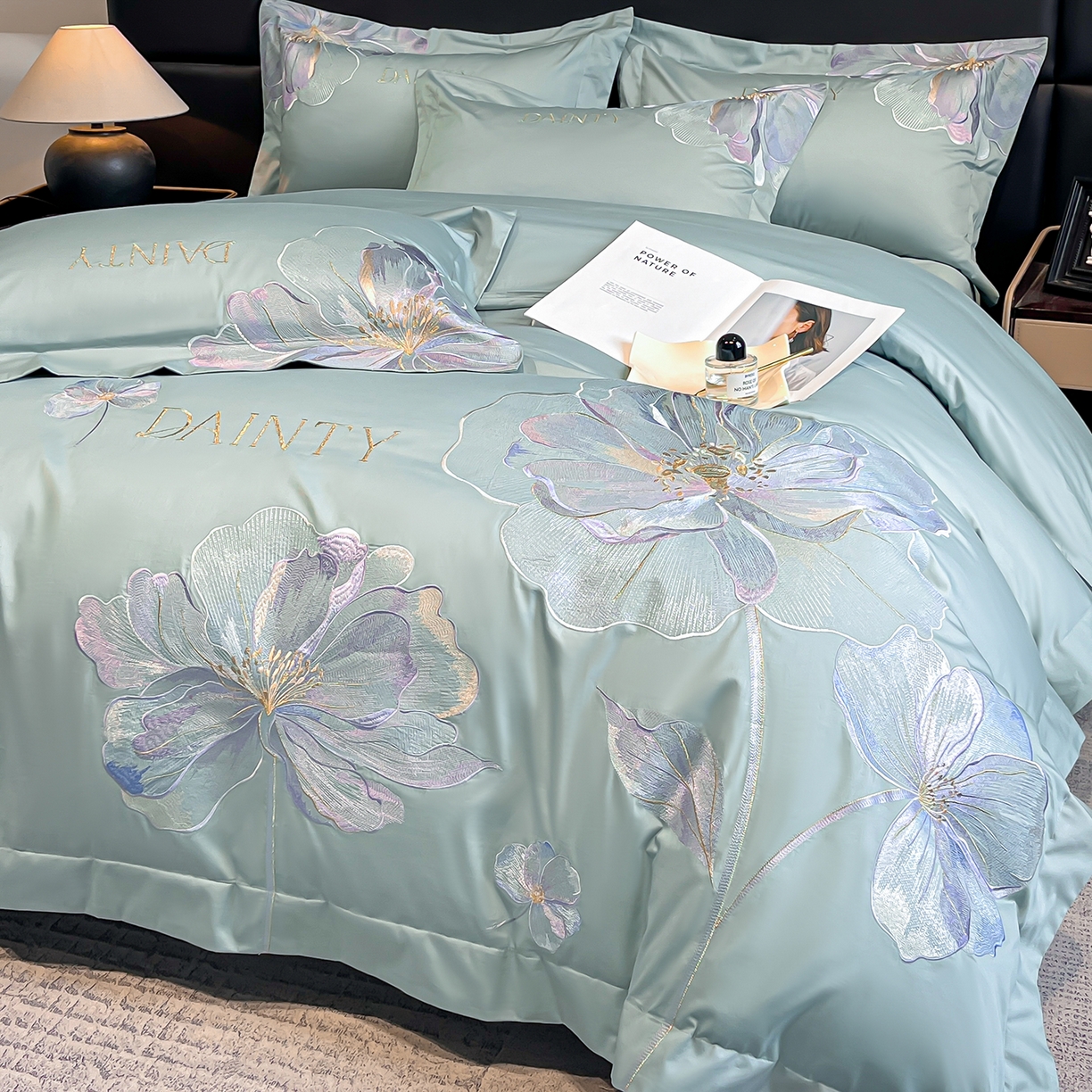 91家纺网 家纺一手货源 找家纺 置顶家纺 2026新款春夏亲肤刺绣艾媞系列四件套 艾媞-水蓝