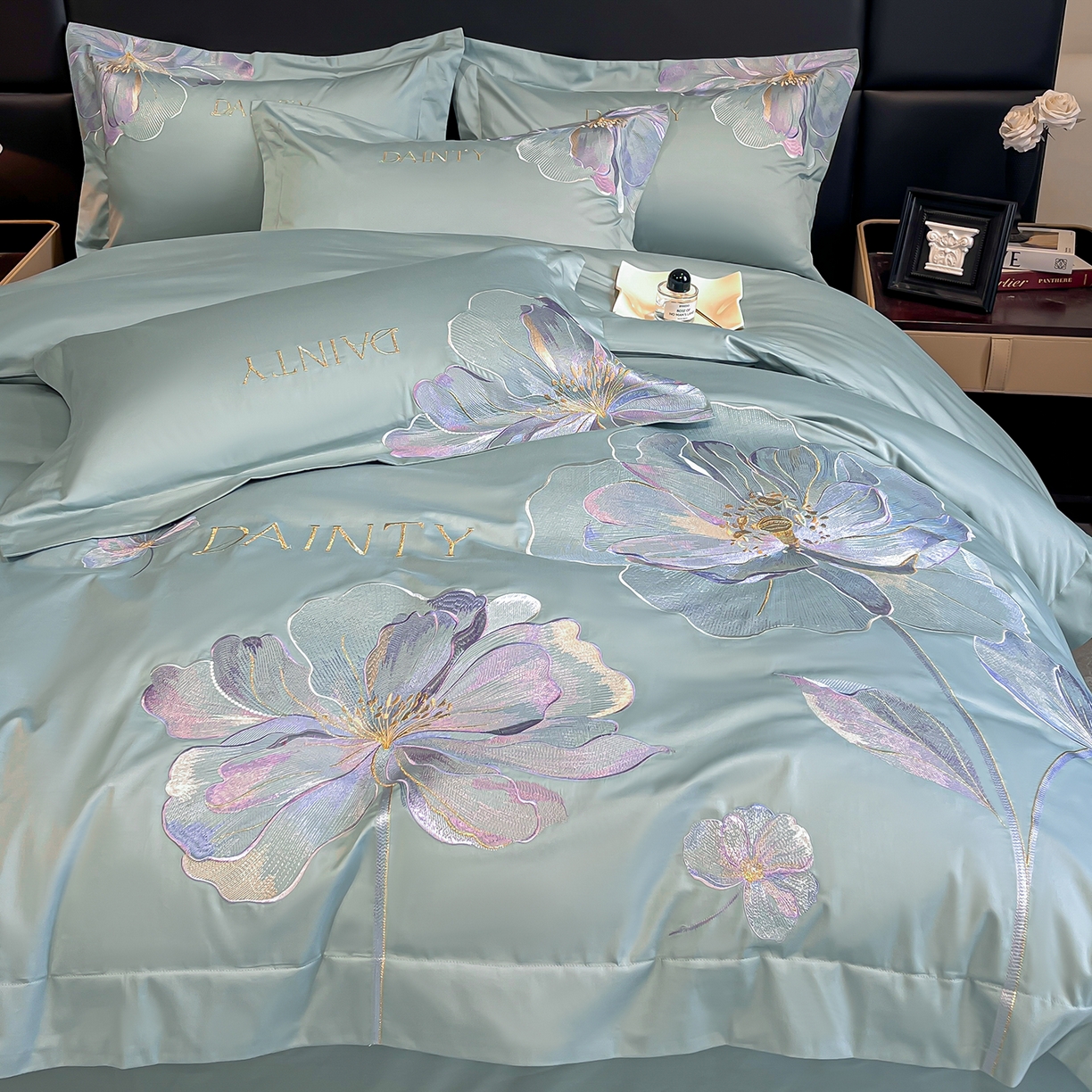 91家纺网 家纺一手货源 找家纺 置顶家纺 2026新款春夏亲肤刺绣艾媞系列四件套 艾媞-水蓝