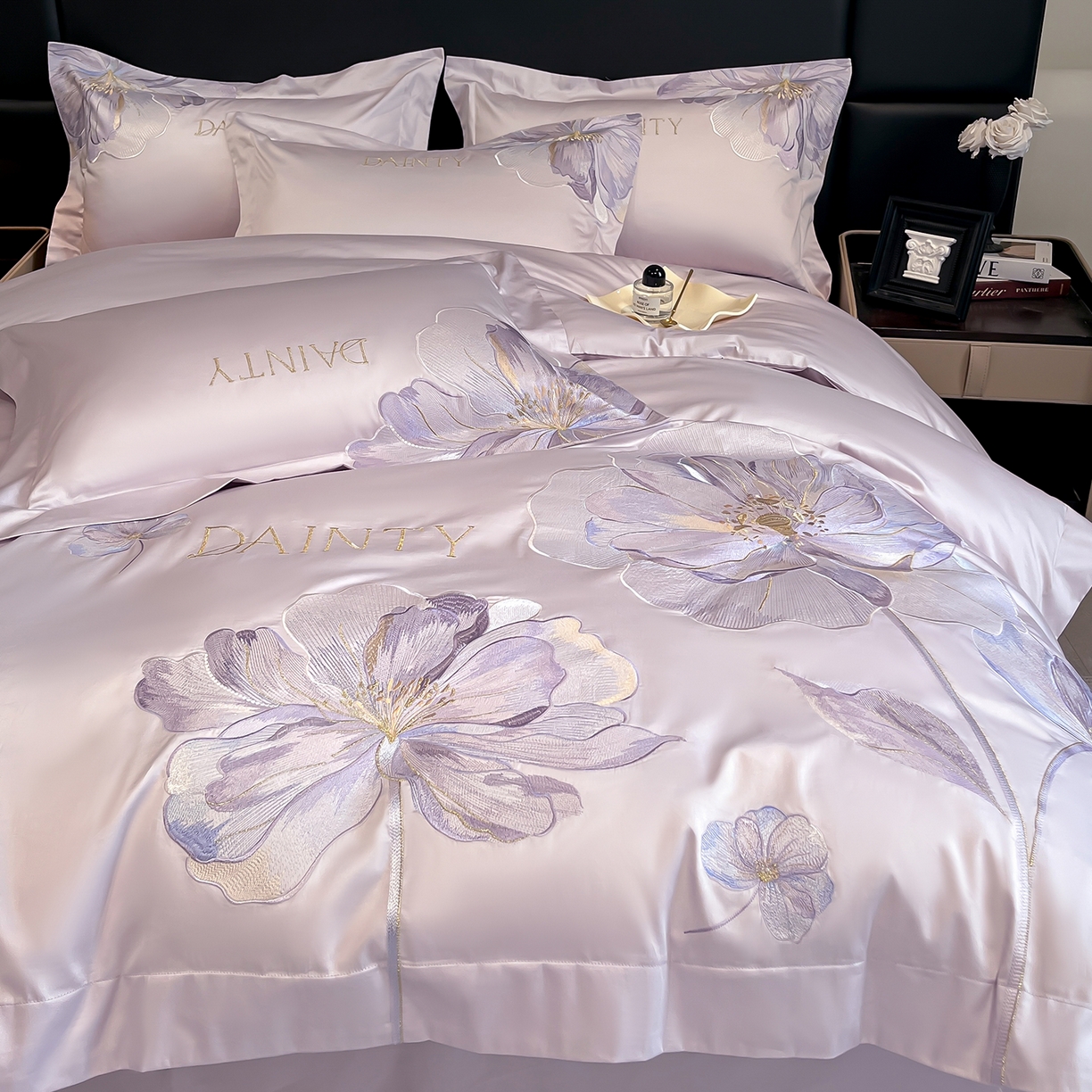 91家纺网 家纺一手货源 找家纺 置顶家纺 2026新款春夏亲肤刺绣艾媞系列四件套 艾媞-香芋紫