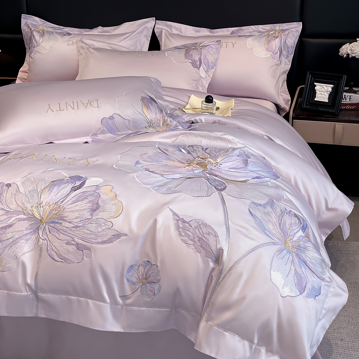 91家纺网 家纺一手货源 找家纺 置顶家纺 2026新款春夏亲肤刺绣艾媞系列四件套 艾媞-香芋紫