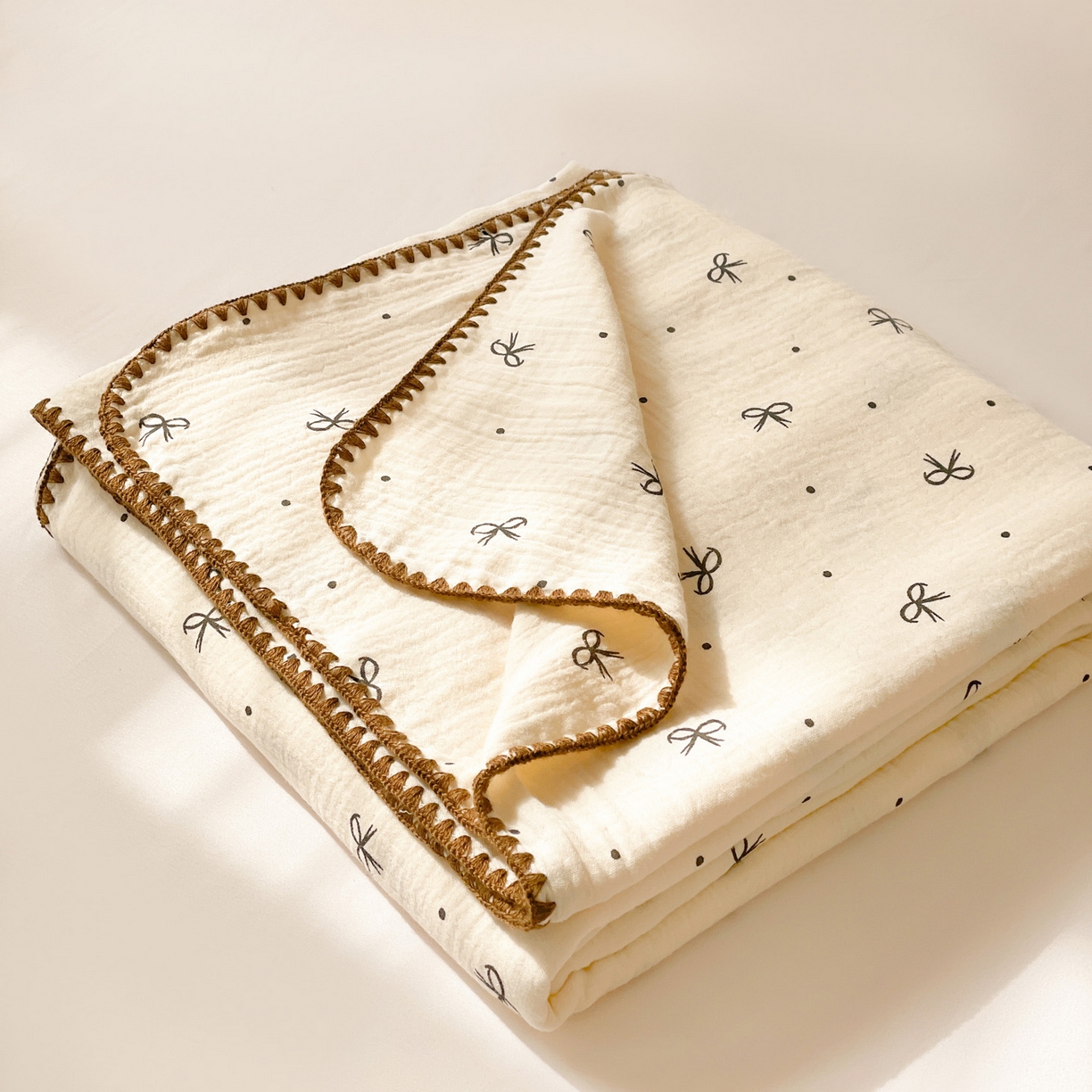 91家纺网 家纺一手货源 找家纺 优被业 2026新款A类全棉双层纱布毯夏被毯盖毯婴儿包被 蝴蝶结