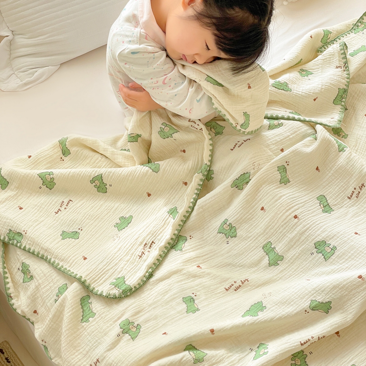 91家纺网 家纺一手货源 找家纺 优被业 2026新款A类全棉双层纱布毯夏被毯盖毯婴儿包被 小恐龙