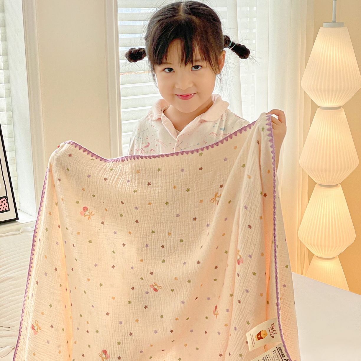 91家纺网 家纺一手货源 找家纺 优被业 2026新款A类全棉双层纱布毯夏被毯盖毯婴儿包被 星空草莓