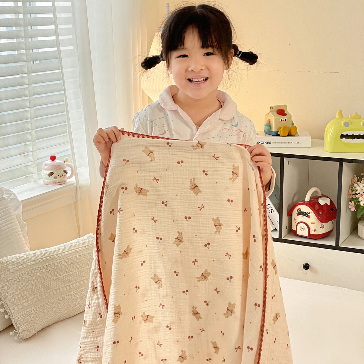 91家纺网 家纺一手货源 找家纺 优被业 2026新款A类全棉双层纱布毯夏被毯盖毯婴儿包被 樱桃小兔