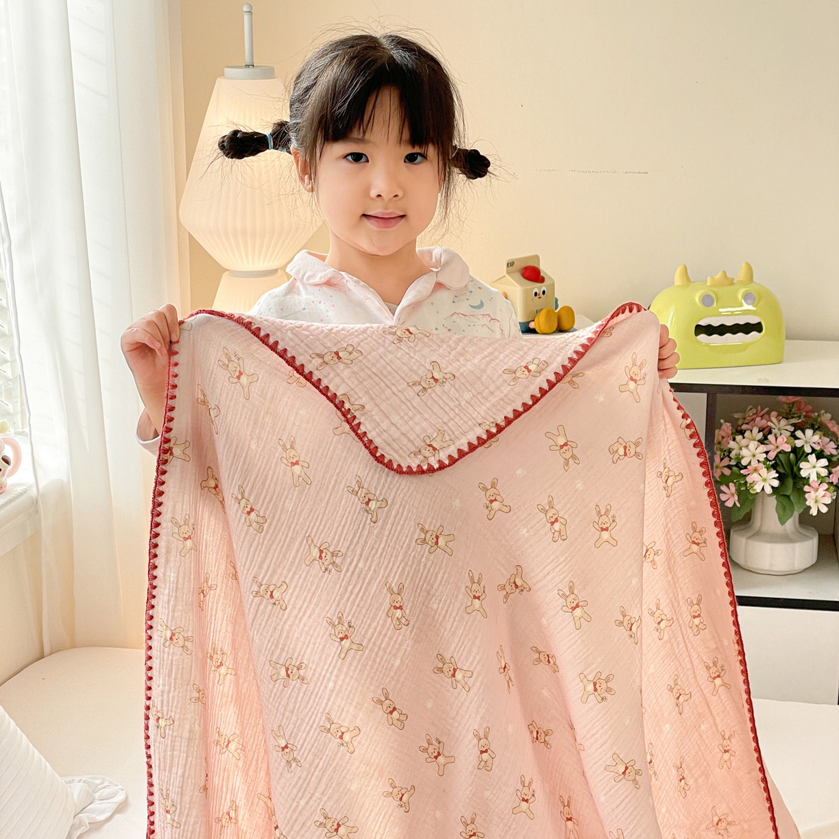 91家纺网 家纺一手货源 找家纺 优被业 2026新款A类全棉双层纱布毯夏被毯盖毯婴儿包被 嗨皮兔