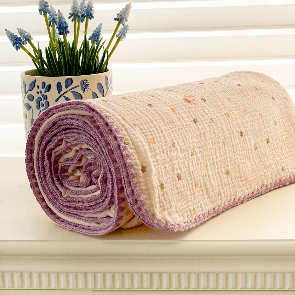 91家纺网 家纺一手货源 找家纺 优被业 2026新款A类全棉双层纱布毯夏被毯盖毯婴儿包被 星空草莓