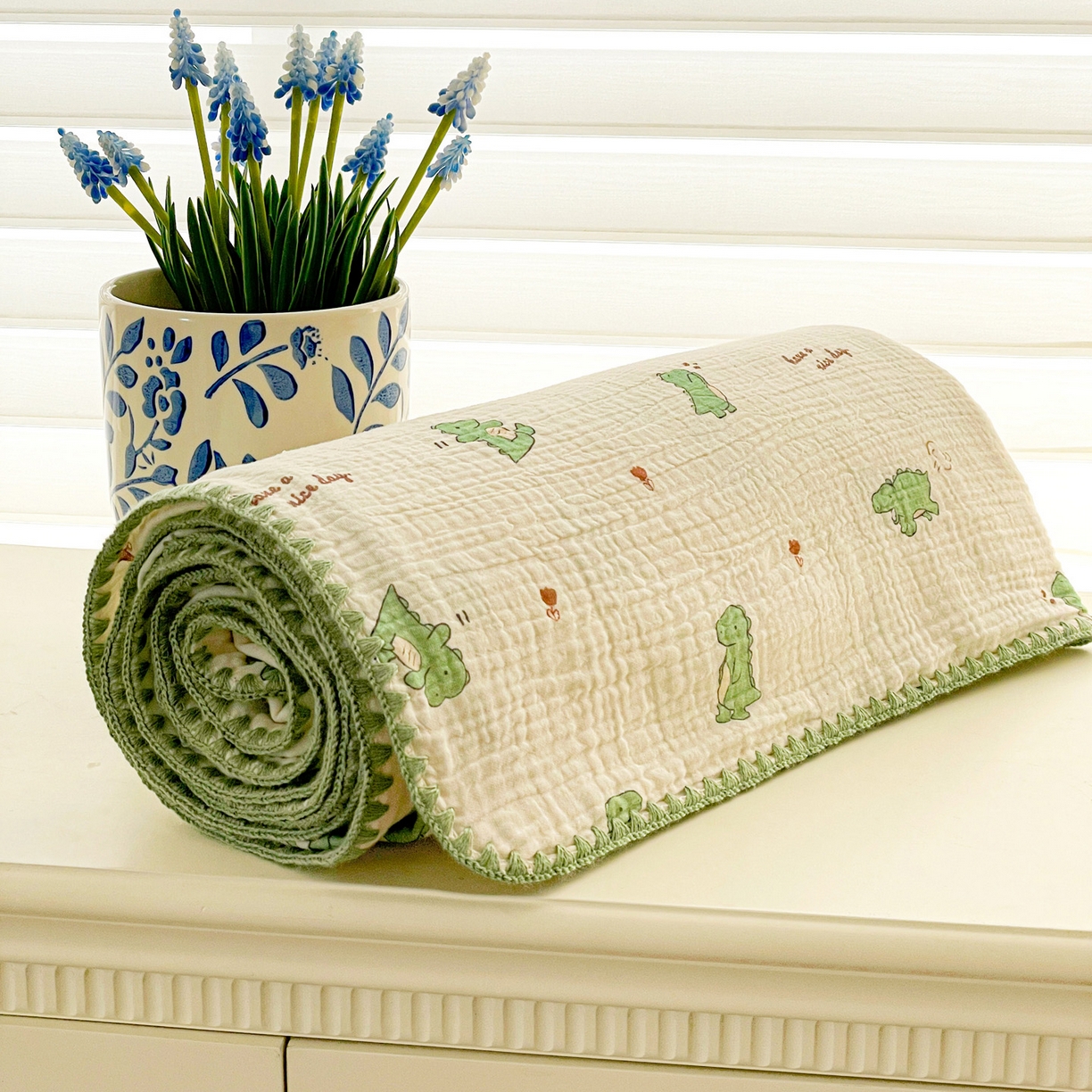 91家纺网 家纺一手货源 找家纺 优被业 2026新款A类全棉双层纱布毯夏被毯盖毯婴儿包被 小恐龙