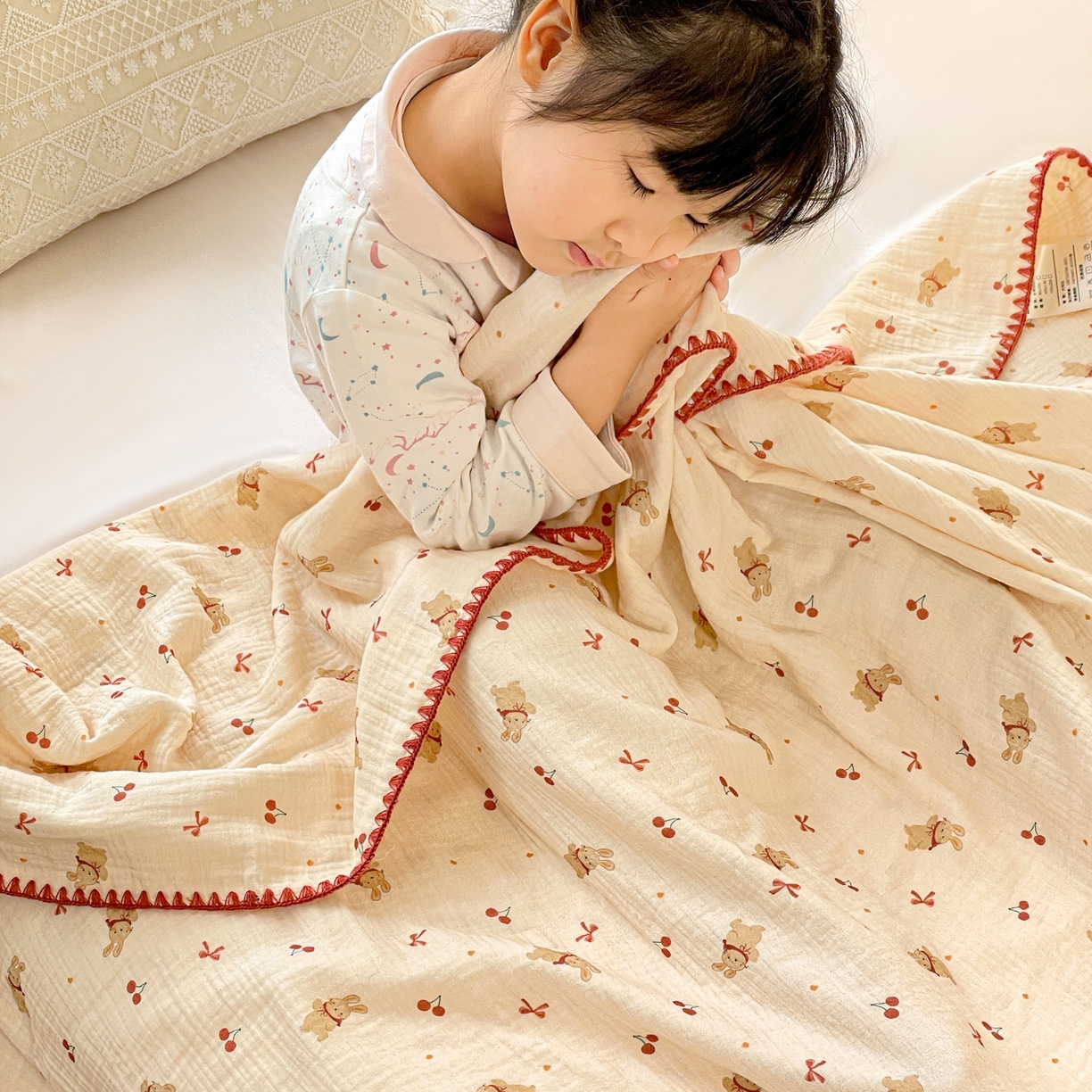 91家纺网 家纺一手货源 找家纺 优被业 2026新款A类全棉双层纱布毯夏被毯盖毯婴儿包被 樱桃小兔