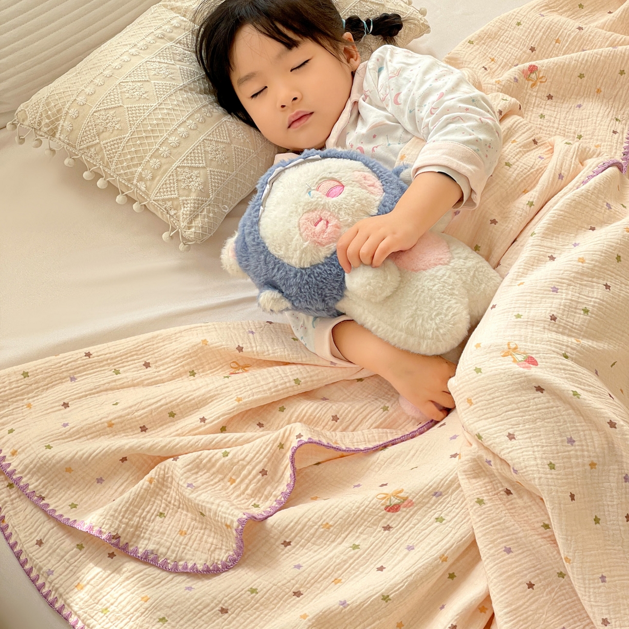 91家纺网 家纺一手货源 找家纺 优被业 2026新款A类全棉双层纱布毯夏被毯盖毯婴儿包被 星空草莓