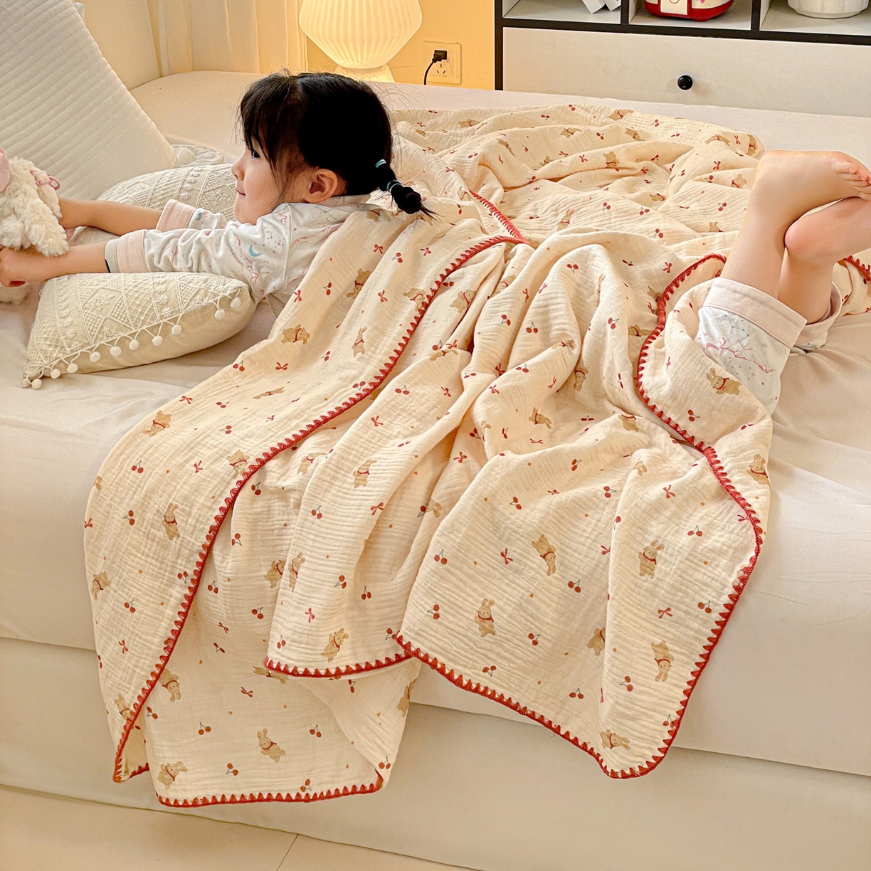 91家纺网 家纺一手货源 找家纺 优被业 2026新款A类全棉双层纱布毯夏被毯盖毯婴儿包被 樱桃小兔