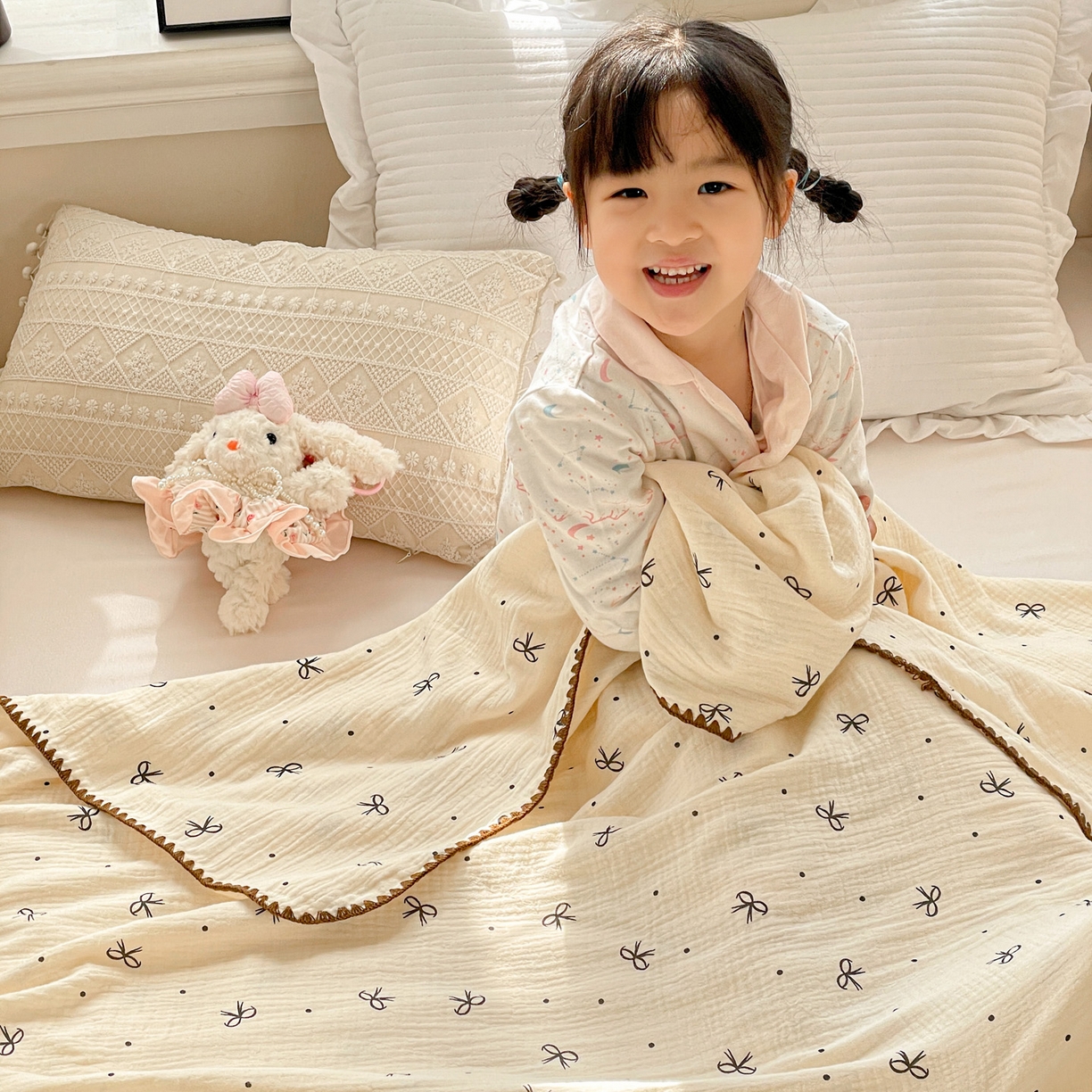 91家纺网 家纺一手货源 找家纺 优被业 2026新款A类全棉双层纱布毯夏被毯盖毯婴儿包被 蝴蝶结