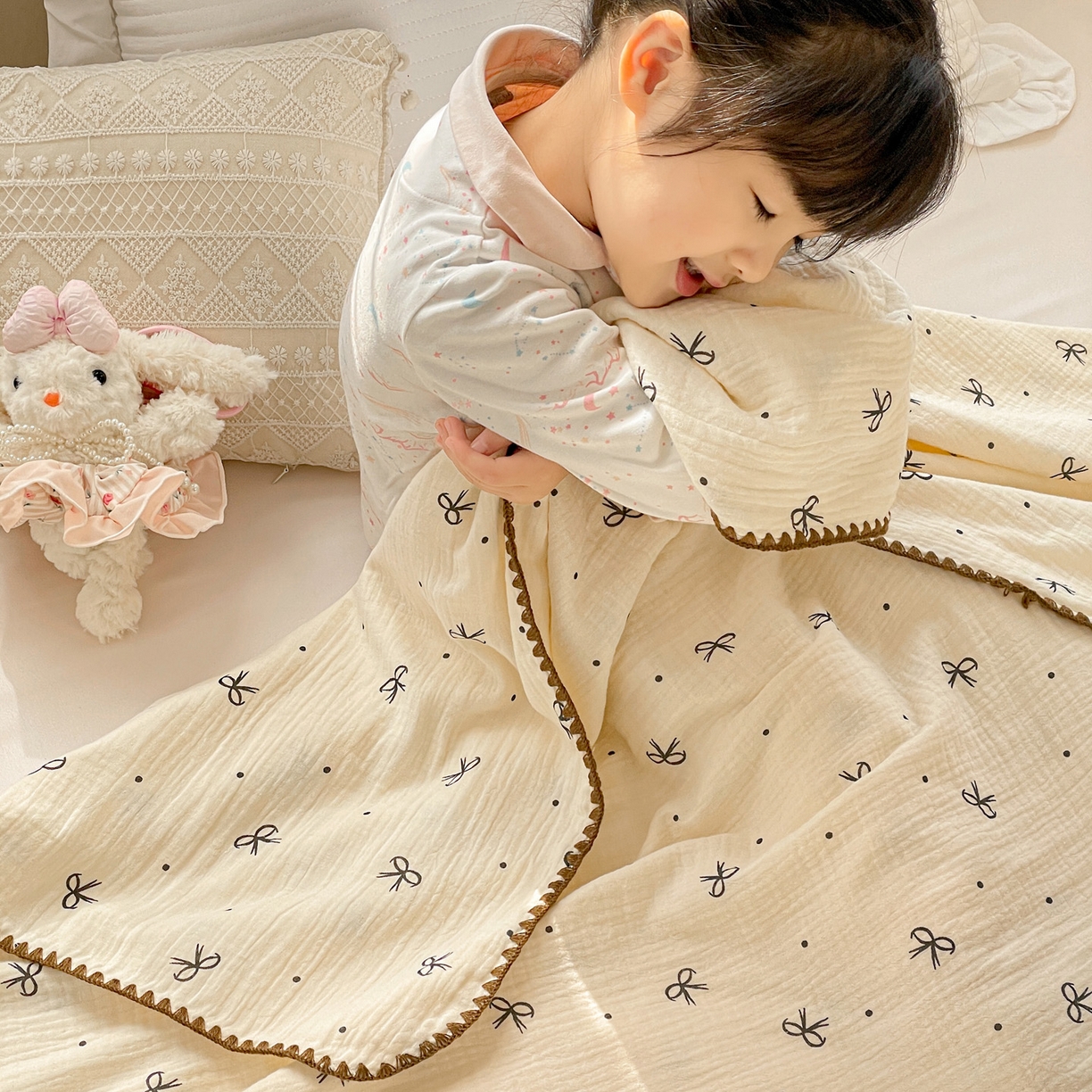 91家纺网 家纺一手货源 找家纺 优被业 2026新款A类全棉双层纱布毯夏被毯盖毯婴儿包被 蝴蝶结