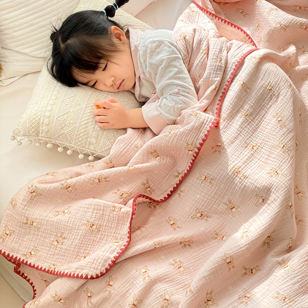 91家纺网 家纺一手货源 找家纺 优被业 2026新款A类全棉双层纱布毯夏被毯盖毯婴儿包被 嗨皮兔