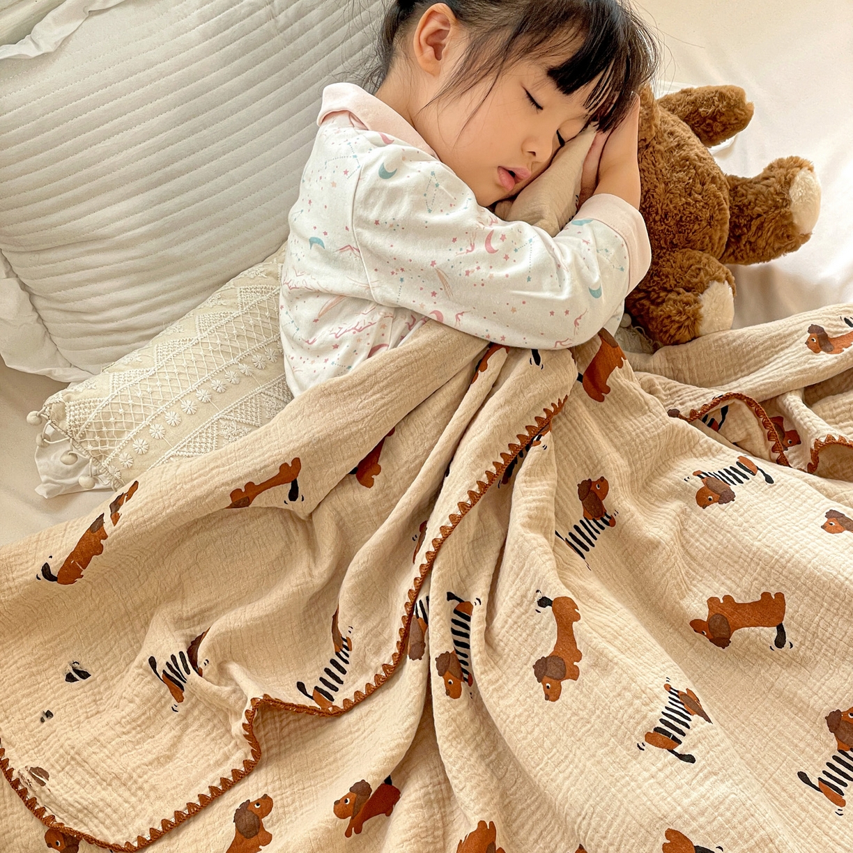 91家纺网 家纺一手货源 找家纺 优被业 2026新款A类全棉双层纱布毯夏被毯盖毯婴儿包被 腊肠狗