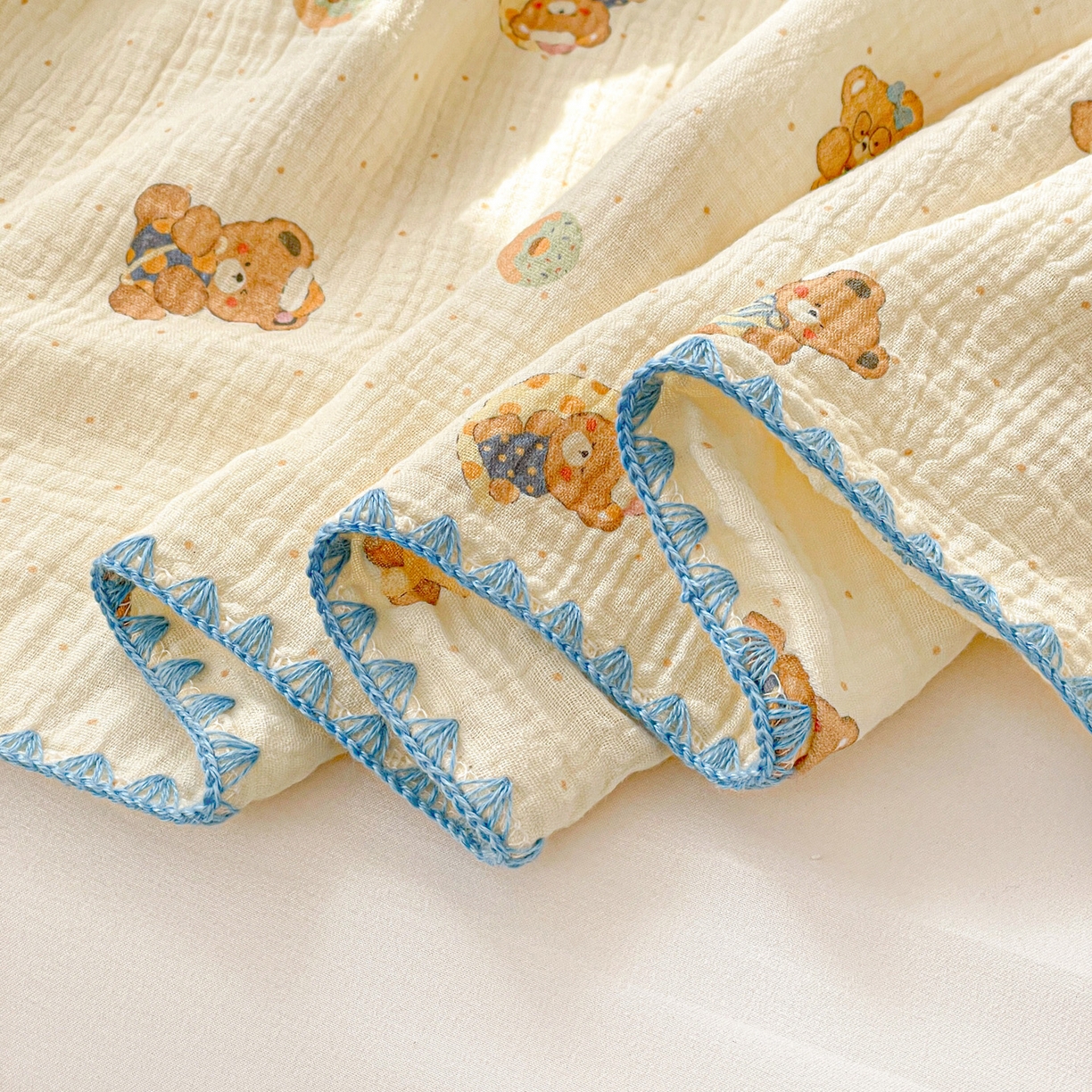 91家纺网 家纺一手货源 找家纺 优被业 2026新款A类全棉双层纱布毯夏被毯盖毯婴儿包被 抱抱熊