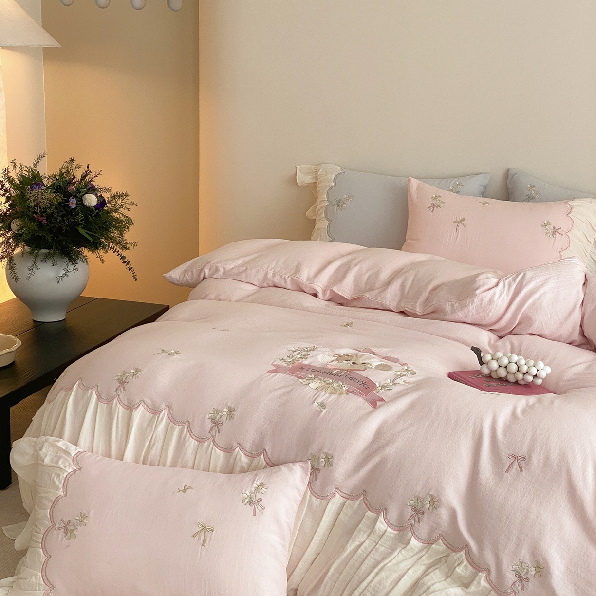 91家纺网 家纺一手货源 找家纺 （总）曼布缇 2026新款A类双层纱全棉纯棉工艺款四件套-萌贝尔