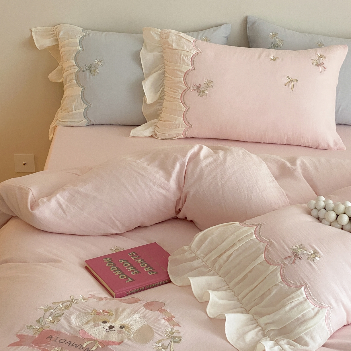 91家纺网 家纺一手货源 找家纺 （总）曼布缇 2026新款A类双层纱全棉纯棉工艺款四件套-萌贝尔