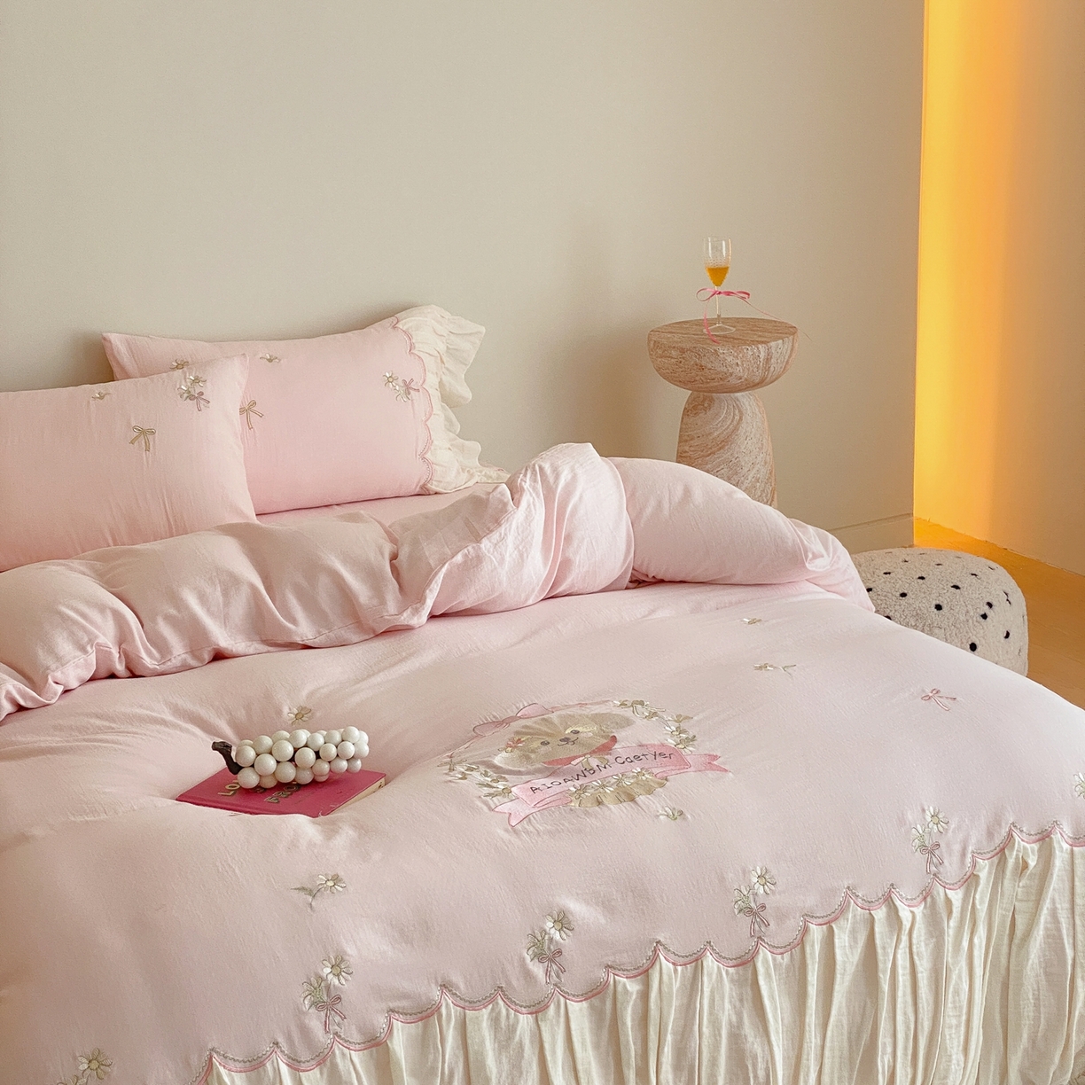 91家纺网 家纺一手货源 找家纺 曼布缇 2026新款A类双层纱全棉纯棉工艺款四件套-萌贝尔 萌贝尔-粉