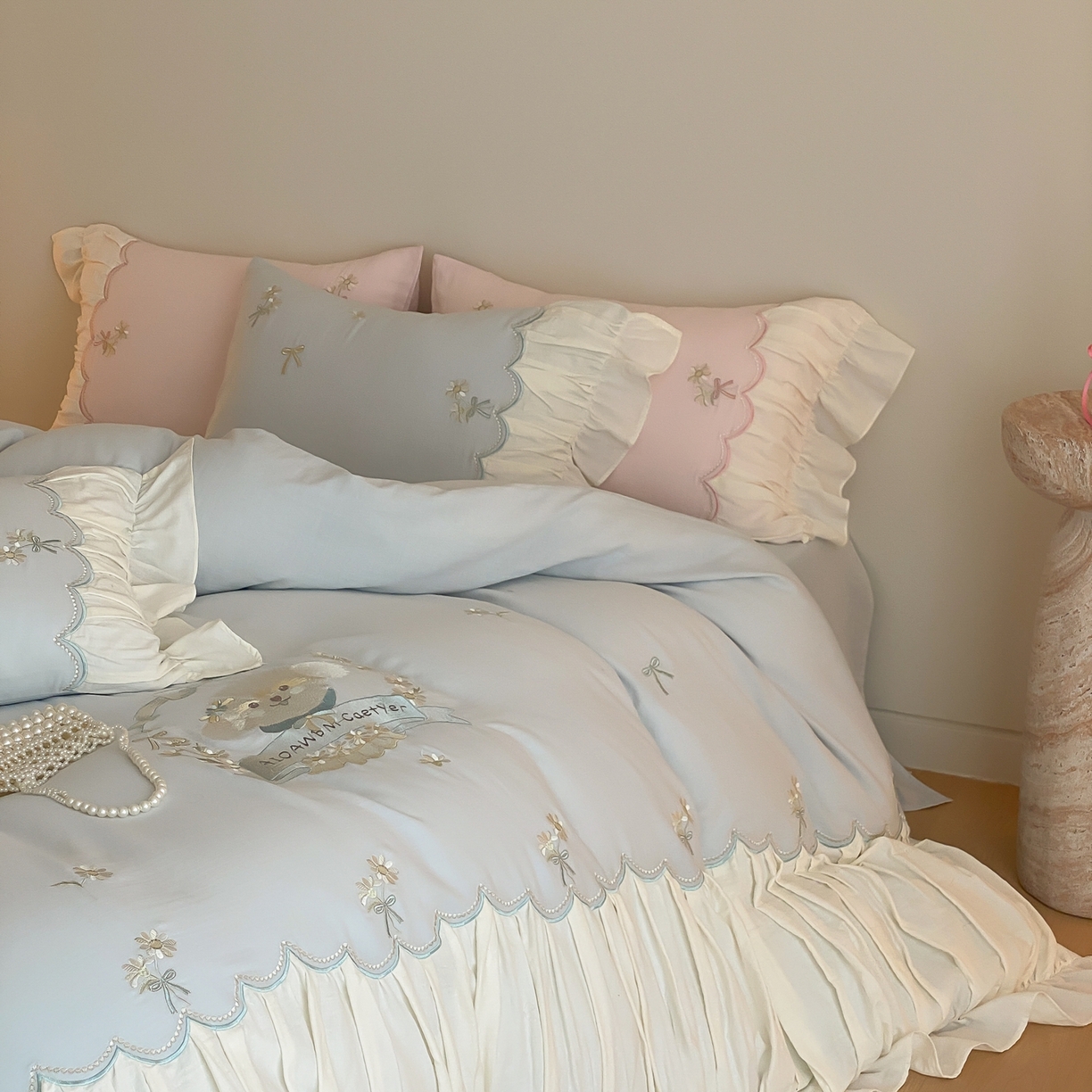 91家纺网 家纺一手货源 找家纺 曼布缇 2026新款A类双层纱全棉纯棉工艺款四件套-萌贝尔 萌贝尔-蓝