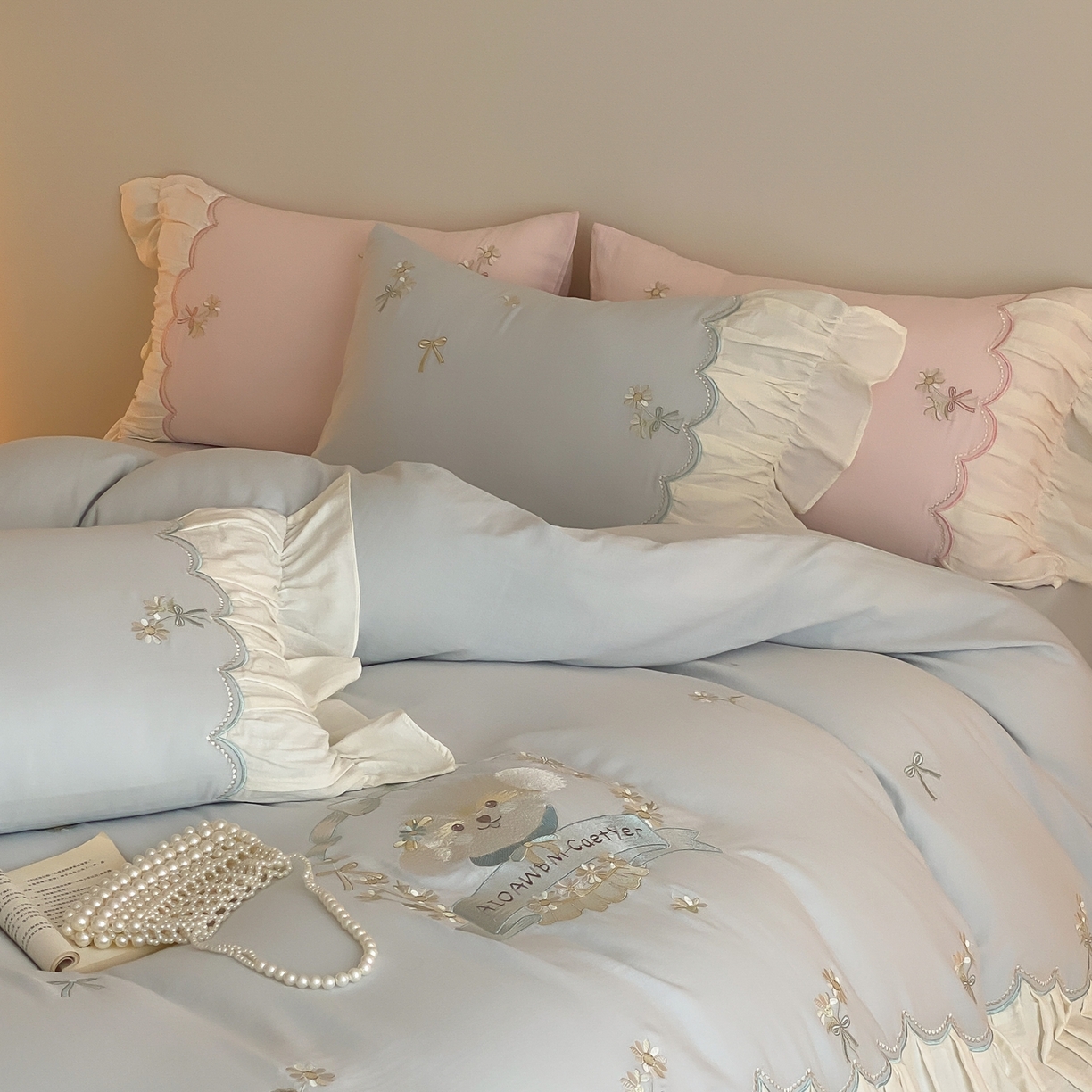 91家纺网 家纺一手货源 找家纺 曼布缇 2026新款A类双层纱全棉纯棉工艺款四件套-萌贝尔 萌贝尔-蓝