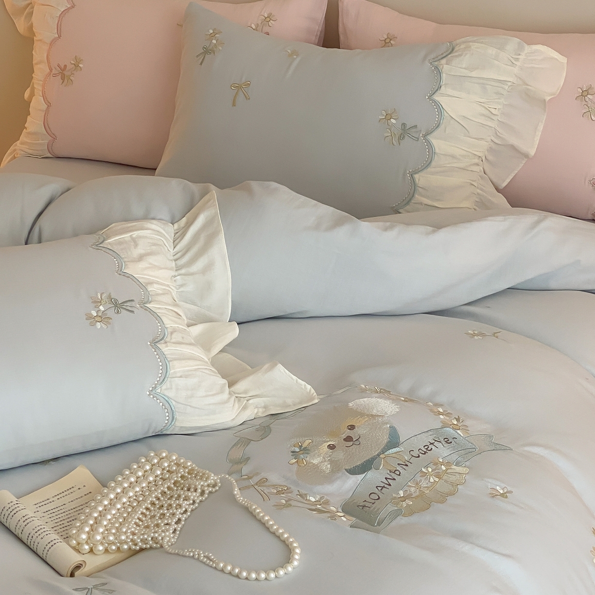 91家纺网 家纺一手货源 找家纺 曼布缇 2026新款A类双层纱全棉纯棉工艺款四件套-萌贝尔 萌贝尔-蓝