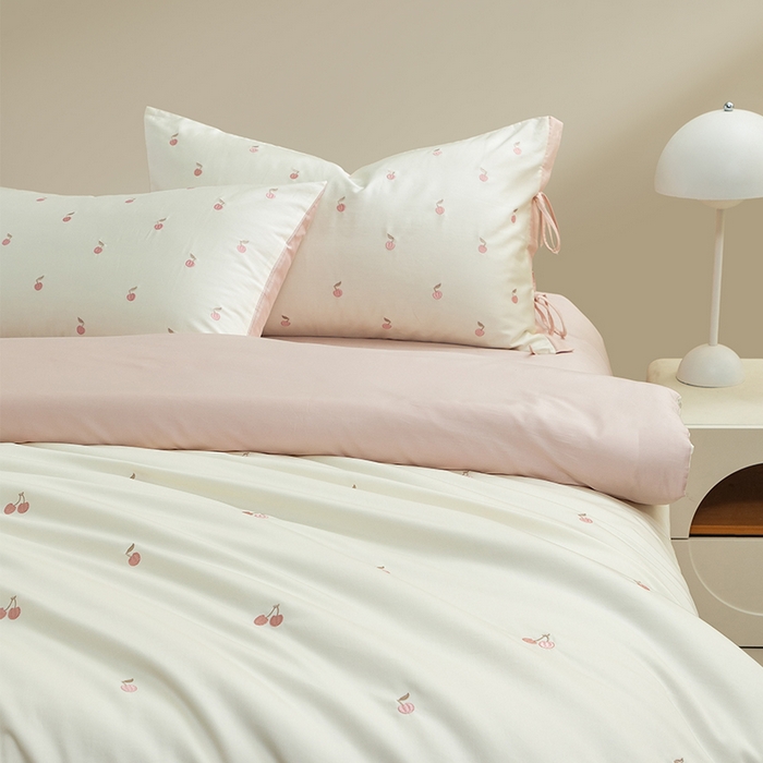 91家纺网 家纺一手货源 找家纺 618家纺 2026新款A类 50S-100 支全长绒棉棉纯棉绣花四件套樱舞清风系列 樱舞清风-粉