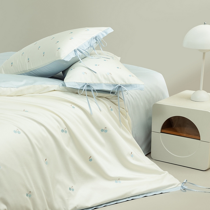 91家纺网 家纺一手货源 找家纺 618家纺 2026新款A类 50S-100 支全长绒棉棉纯棉绣花四件套樱舞清风系列 樱舞清风-蓝