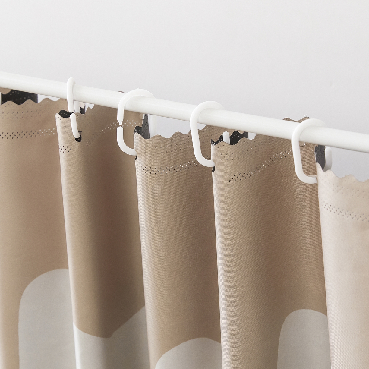 91家纺网 家纺一手货源 找家纺 初心家纺 2026新款99%五面遮光加厚涂层遮光大版数码印花带靠墙帘卡通学生蚊帐 小熊懒洋洋