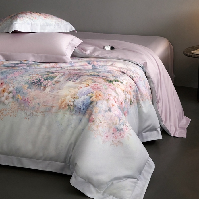 91家纺网 家纺一手货源 找家纺 金奇达家纺 2026新款【茧养·丝光缎】四件套-柏林花事【（会员减40元）标准号全网控价（折后券后）不低于299元】 爱丽丝梦境-蓝