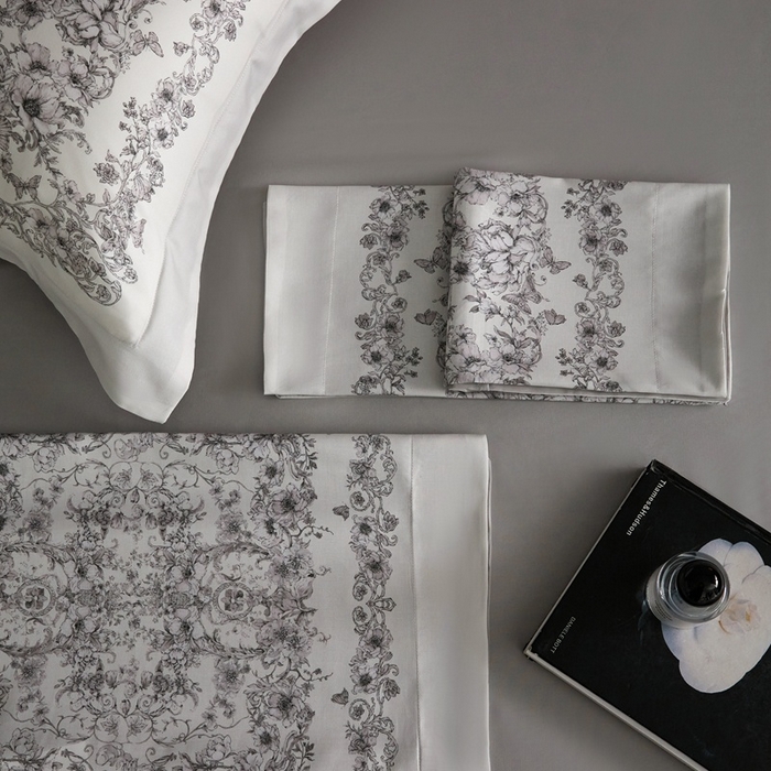 91家纺网 家纺一手货源 找家纺 金奇达家纺 2026新款【茧养·丝光缎】四件套-柏林花事【（会员减40元）标准号全网控价（折后券后）不低于299元】 迷迭花园-灰