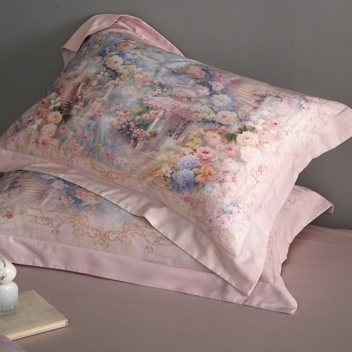 91家纺网 家纺一手货源 找家纺 金奇达家纺 2026新款【茧养·丝光缎】四件套-柏林花事【（会员减40元）标准号全网控价（折后券后）不低于299元】 爱丽丝梦境-粉