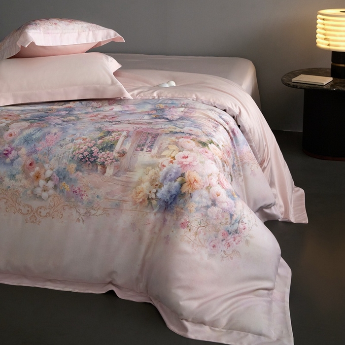 91家纺网 家纺一手货源 找家纺 金奇达家纺 2026新款【茧养·丝光缎】四件套-柏林花事【（会员减40元）标准号全网控价（折后券后）不低于299元】 爱丽丝梦境-粉