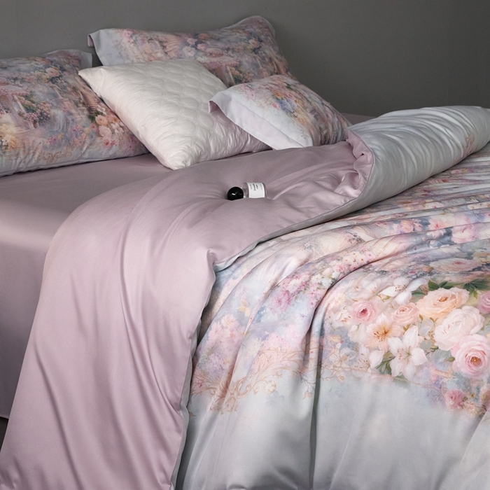 91家纺网 家纺一手货源 找家纺 金奇达家纺 2026新款【茧养·丝光缎】四件套-柏林花事【（会员减40元）标准号全网控价（折后券后）不低于299元】 爱丽丝梦境-蓝