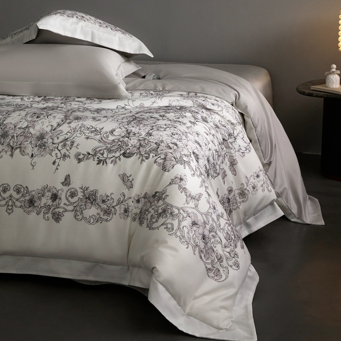 91家纺网 家纺一手货源 找家纺 金奇达家纺 2026新款【茧养·丝光缎】四件套-柏林花事【（会员减40元）标准号全网控价（折后券后）不低于299元】 迷迭花园-灰