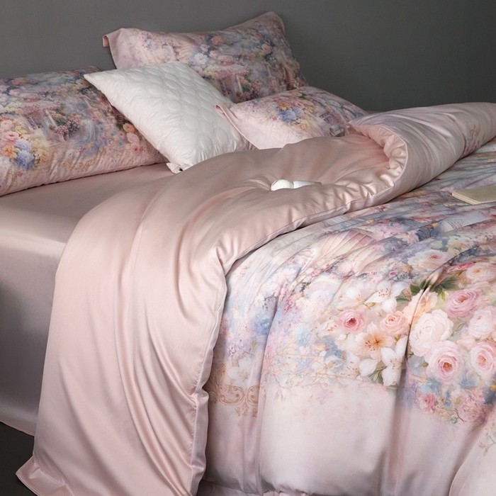 91家纺网 家纺一手货源 找家纺 金奇达家纺 2026新款【茧养·丝光缎】四件套-柏林花事【（会员减40元）标准号全网控价（折后券后）不低于299元】 爱丽丝梦境-粉