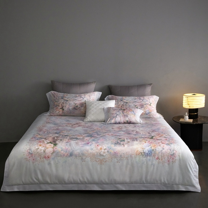 91家纺网 家纺一手货源 找家纺 金奇达家纺 2026新款【茧养·丝光缎】四件套-柏林花事【（会员减40元）标准号全网控价（折后券后）不低于299元】 爱丽丝梦境-蓝