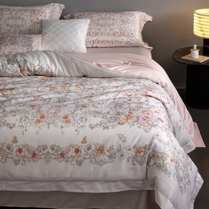 91家纺网 家纺一手货源 找家纺 金奇达家纺 2026新款【茧养·丝光缎】四件套-柏林花事【（会员减40元）标准号全网控价（折后券后）不低于299元】 迷迭花园-粉