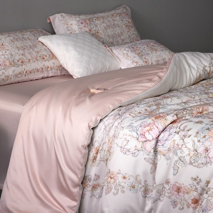 91家纺网 家纺一手货源 找家纺 金奇达家纺 2026新款【茧养·丝光缎】四件套-柏林花事【（会员减40元）标准号全网控价（折后券后）不低于299元】 迷迭花园-粉