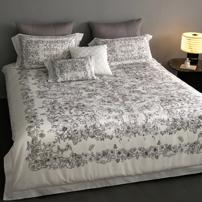 91家纺网 家纺一手货源 找家纺 金奇达家纺 2026新款【茧养·丝光缎】四件套-柏林花事【（会员减40元）标准号全网控价（折后券后）不低于299元】 迷迭花园-灰