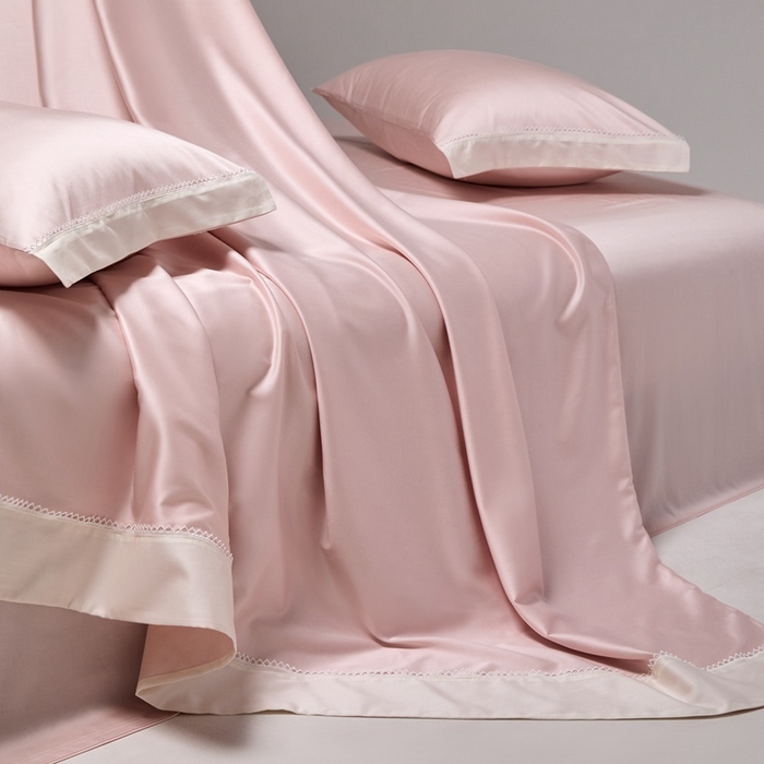 91家纺网 家纺一手货源 找家纺 金奇达家纺 2026新款【茧养·丝光缎】四件套-洛微【标准号全网控价（折后券后）不低于299元（会员减40元）】 洛微 -豆蔻粉