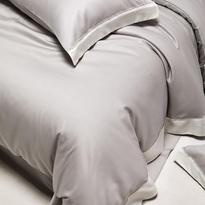 91家纺网 家纺一手货源 找家纺 金奇达家纺 2026新款【茧养·丝光缎】四件套-洛微【标准号全网控价（折后券后）不低于299元（会员减40元）】 洛微-朝暮灰